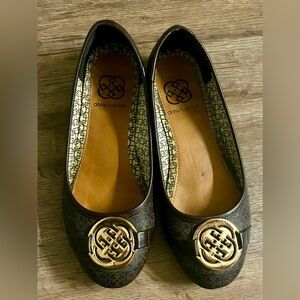 Daisy Fuentes, Sz 6.5 Brown Flats with Gold Medallions